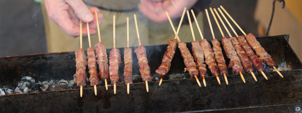 Come cucinare gli arrosticini abruzzesi nel tuo locale